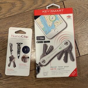 Key Smart Pro with Tile Smart Location - White and Nano Clip